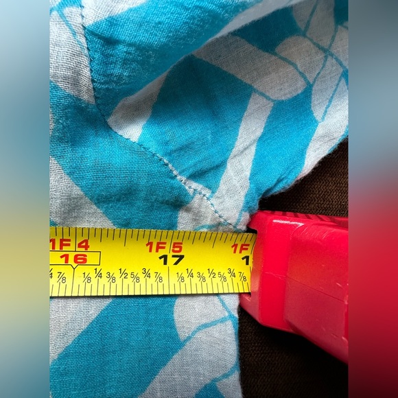 Lexi York Light Blue With White Chains Print Sheer Summer V Neck Top Sz S - Picture 10 of 11